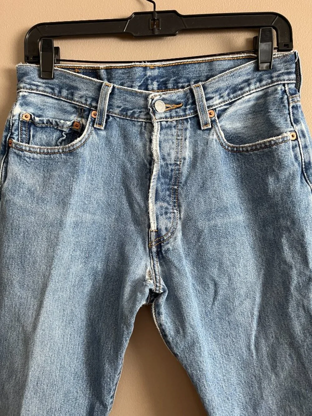 VTG Levi's 501 31x32 Medium Wash Broken in Blank Red Tag 2005